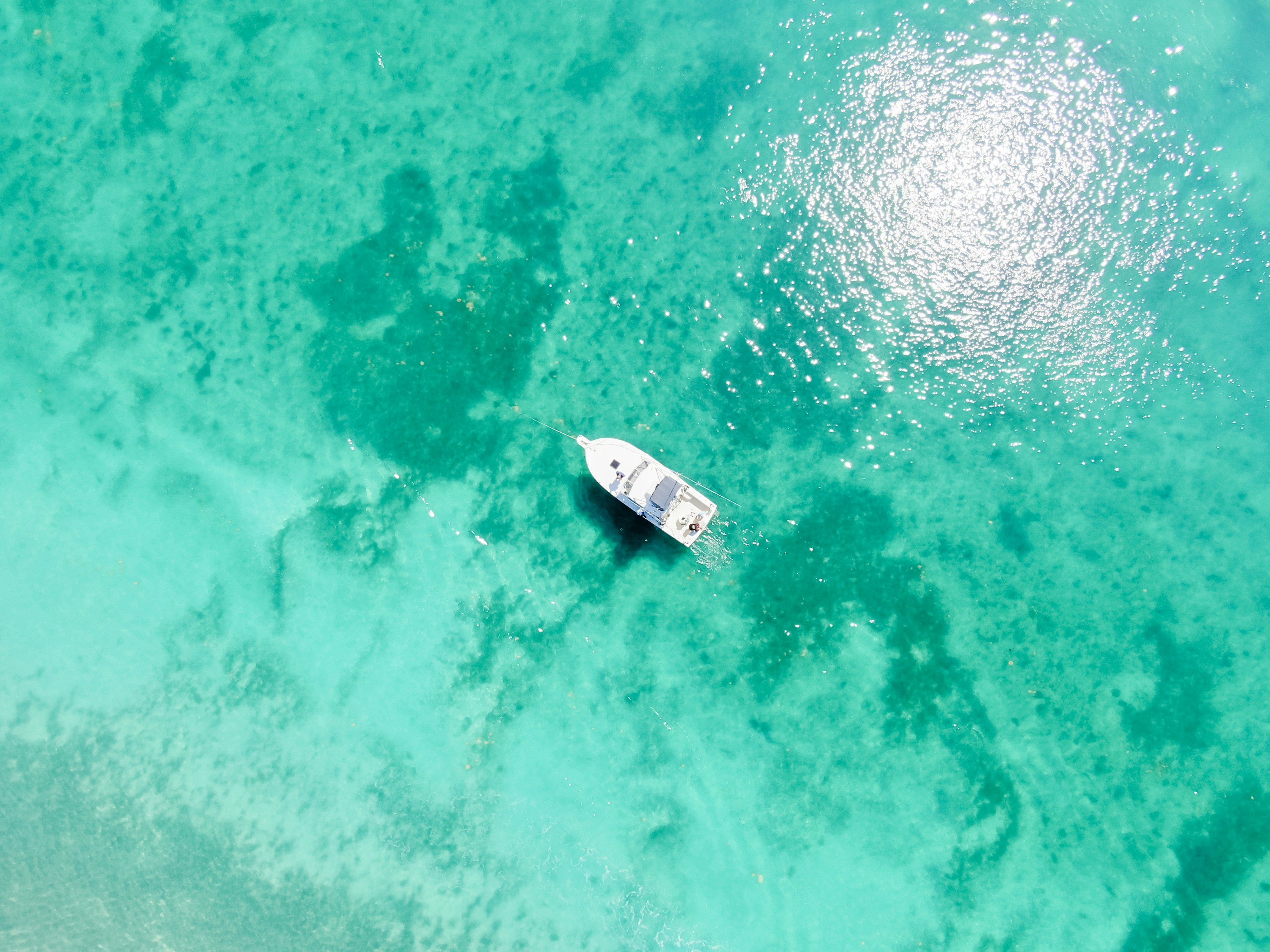 A boat crossing the turquoise waters of Islamorada in the Florida Keys